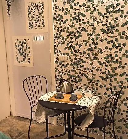 Little * باري